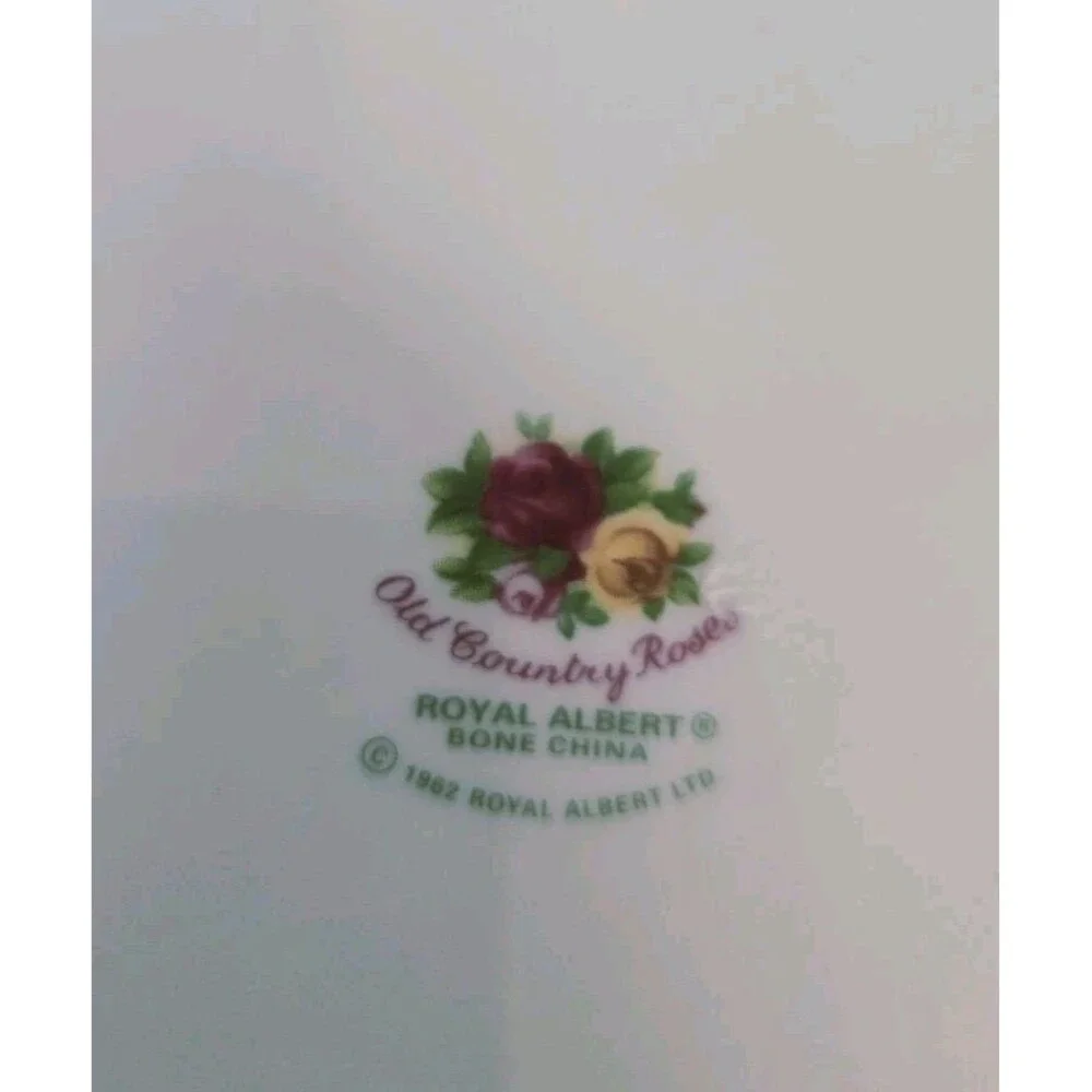 Royal Albert Bone China Old Country Roses 8 1/8